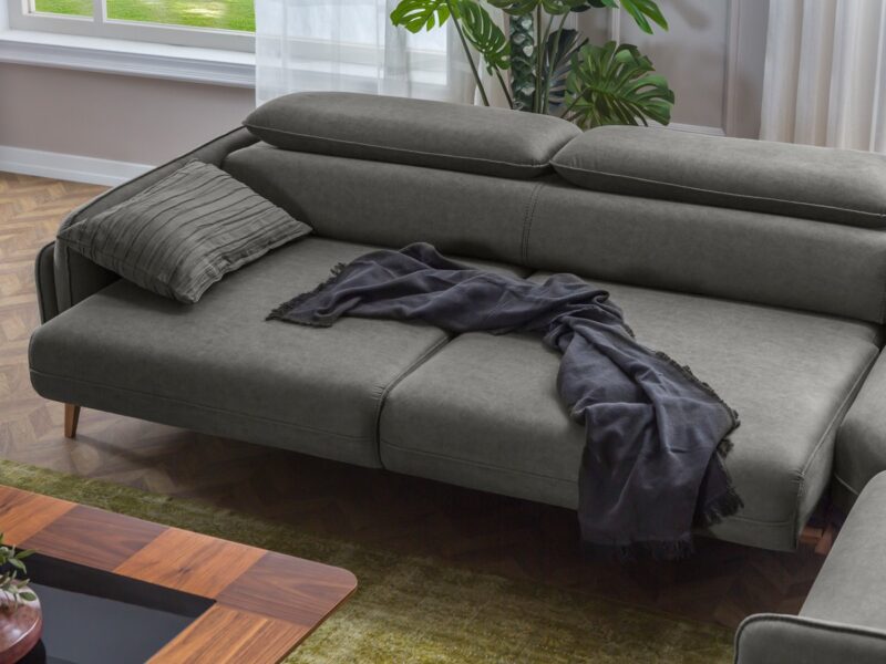 MOLL SECTIONAL WITH ARM