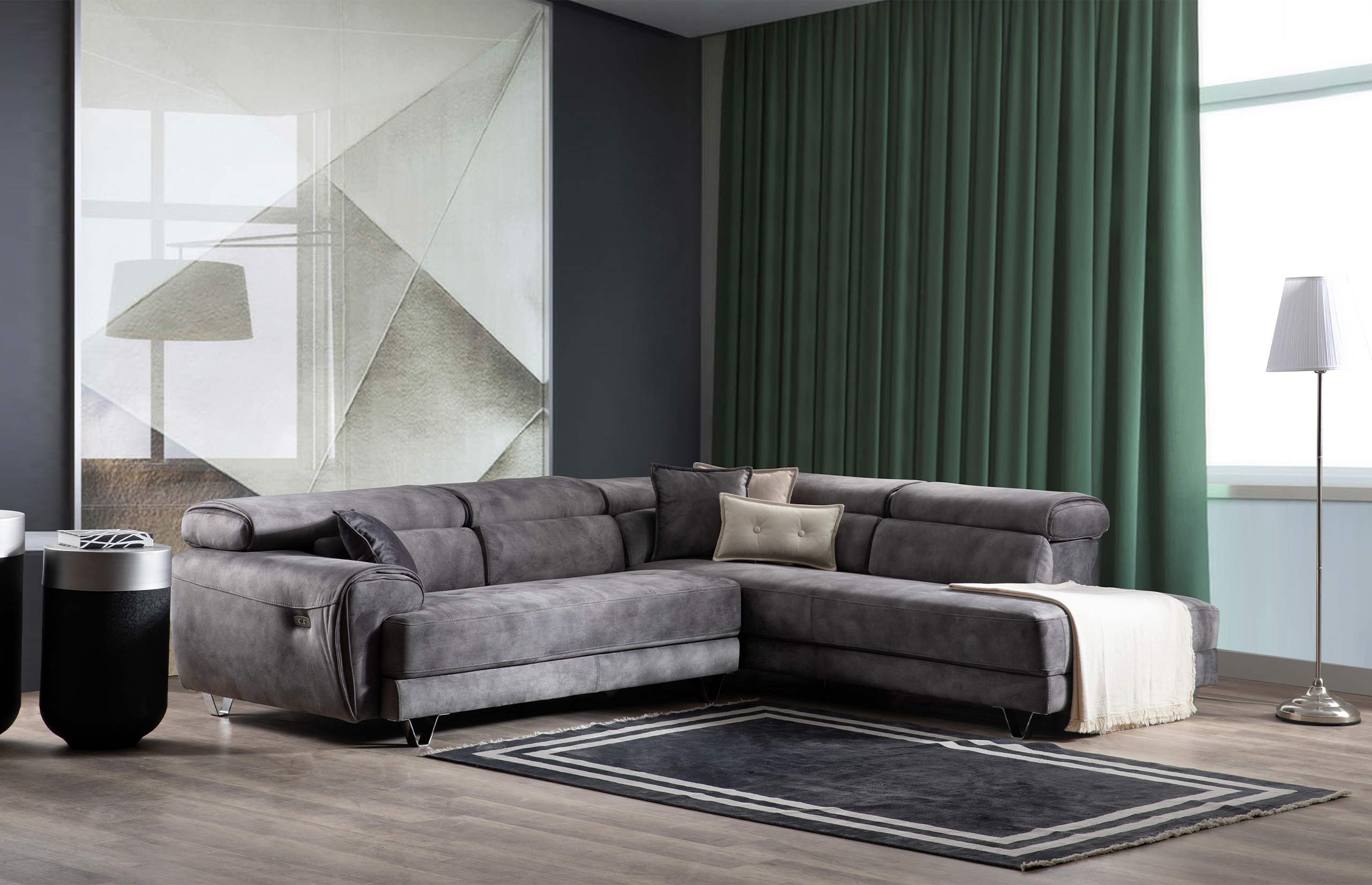 Nisa Sectional With Chaise
