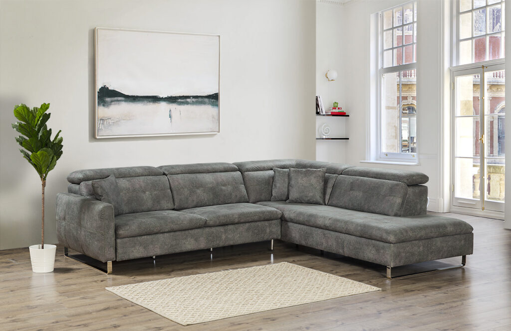 Gizem Sectional With Chaise