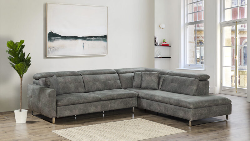 Gizem Sectional With Chaise